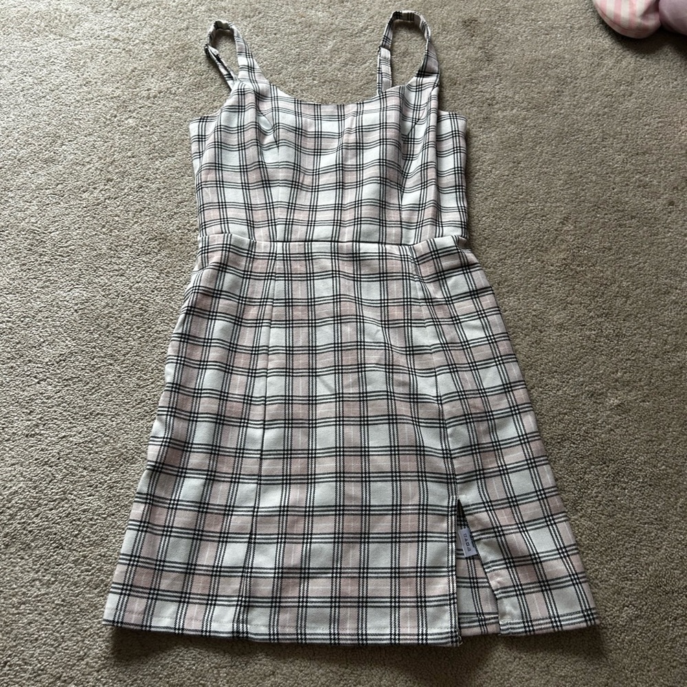 Pink, white, and black plaid dress! From aeropostale and size small.